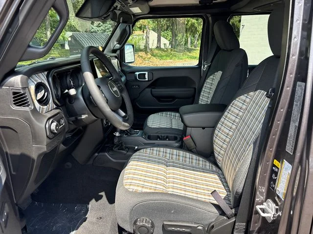 New 2026 Granite Crystal Metallic Clear-Coat Exterior Paint Jeep 85th Anniversary Edition image 6