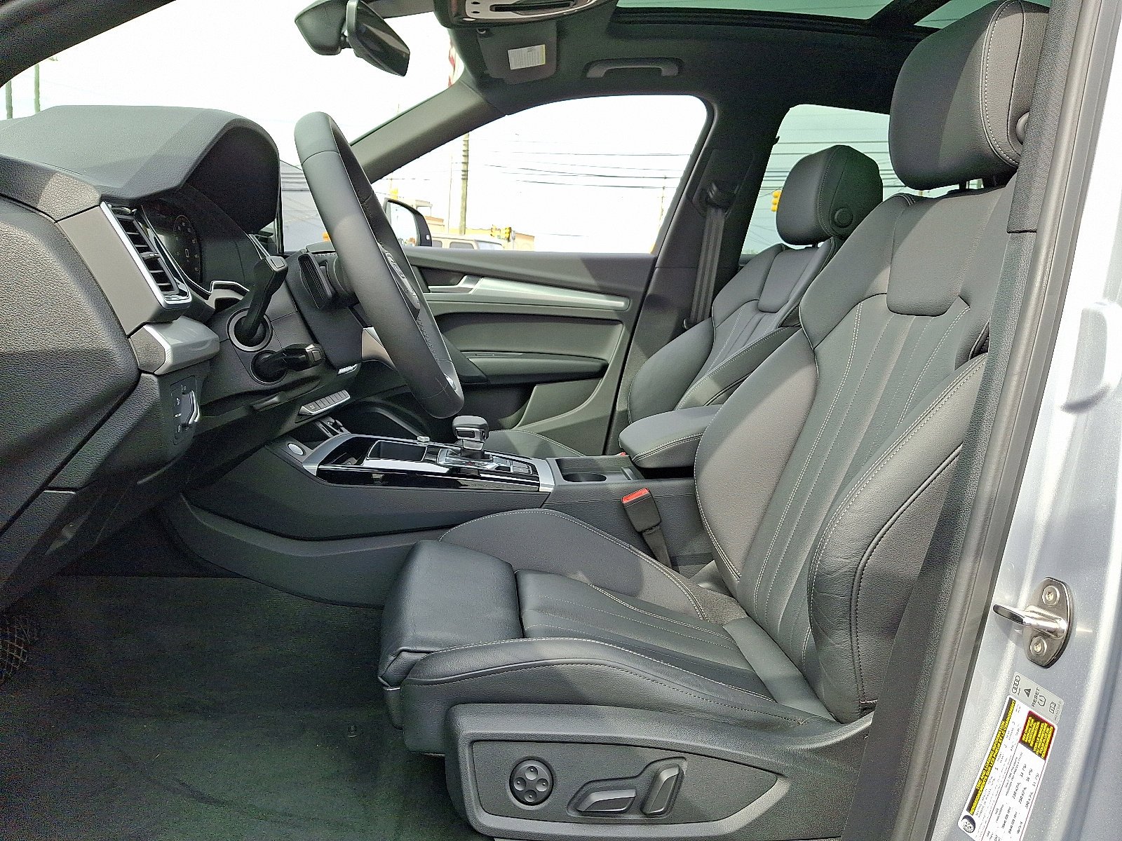 2025 Audi Q5 Premium - Photo 13