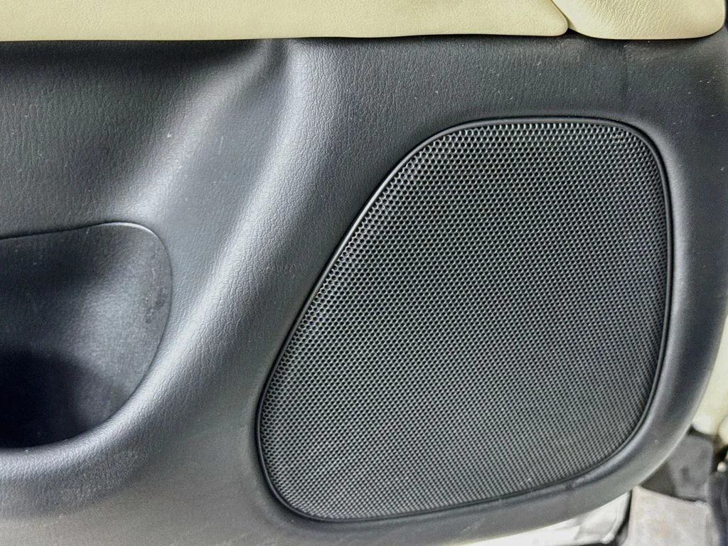 Used 2019 Majestic White INFINITI LUXE image 24
