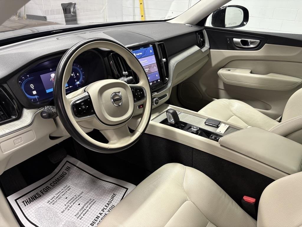 2024 Volvo XC60 B5 Plus photo 2