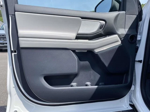 New 2026 Star White Metallic Tri-Coat Ford Active image 17