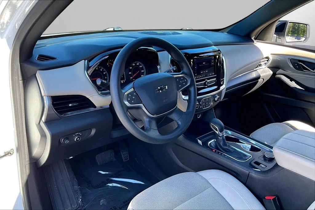 Used 2022 White Chevrolet LS image 21