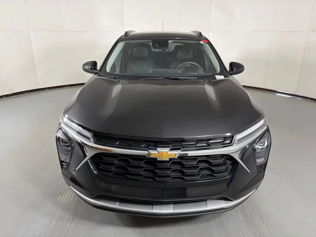 Used 2025 Black Chevrolet LT image 3
