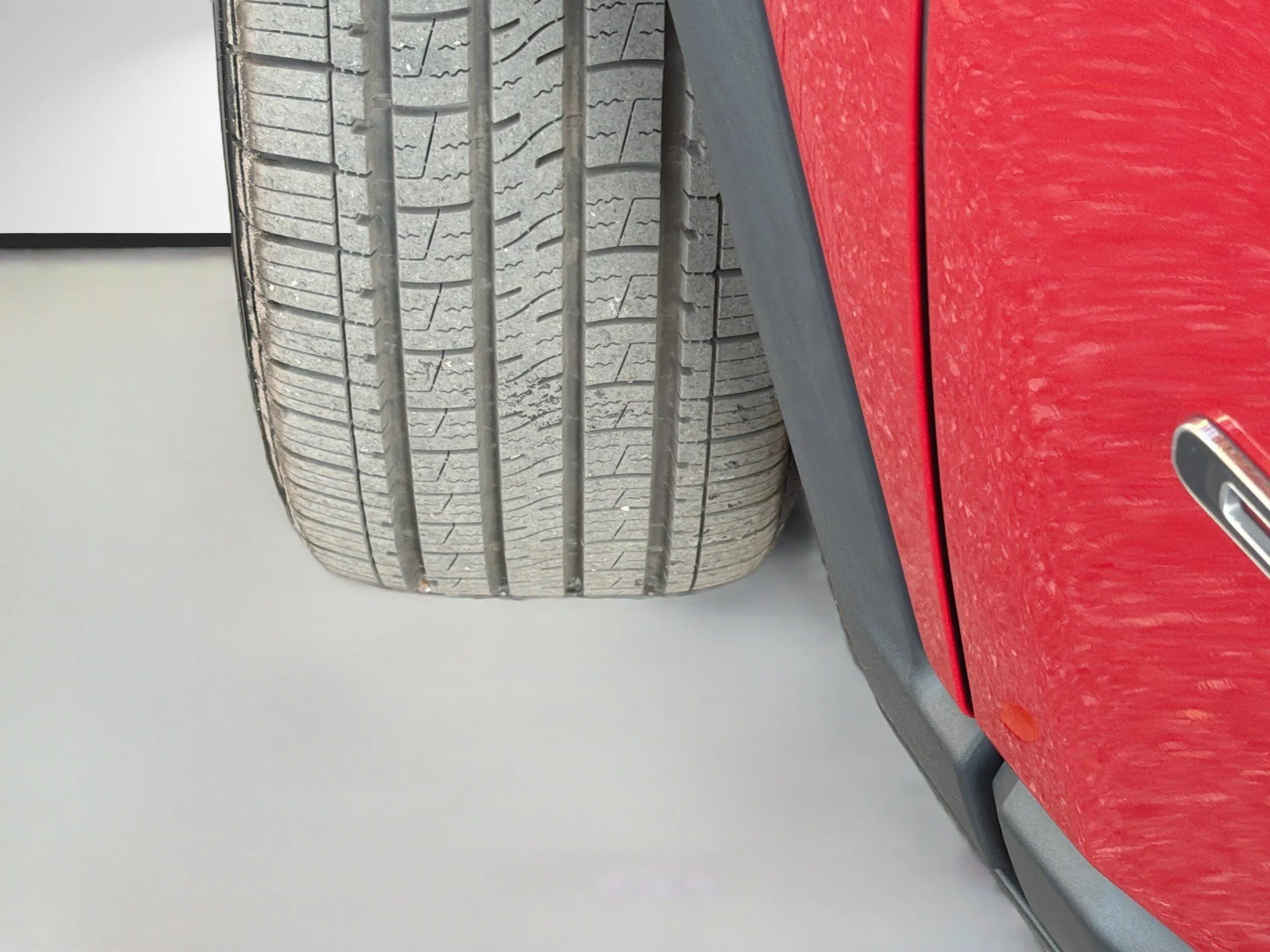 Used 2018 Redline Pearlcoat Jeep Latitude image 42