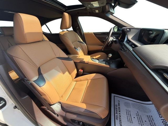 Used 2020 White Lexus 350 image 16