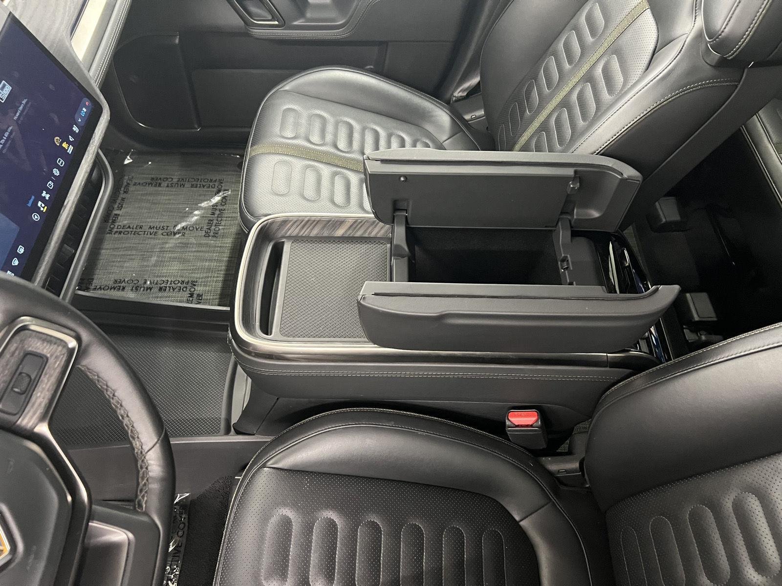 2024 Rivian R1S Adventure - Photo 17