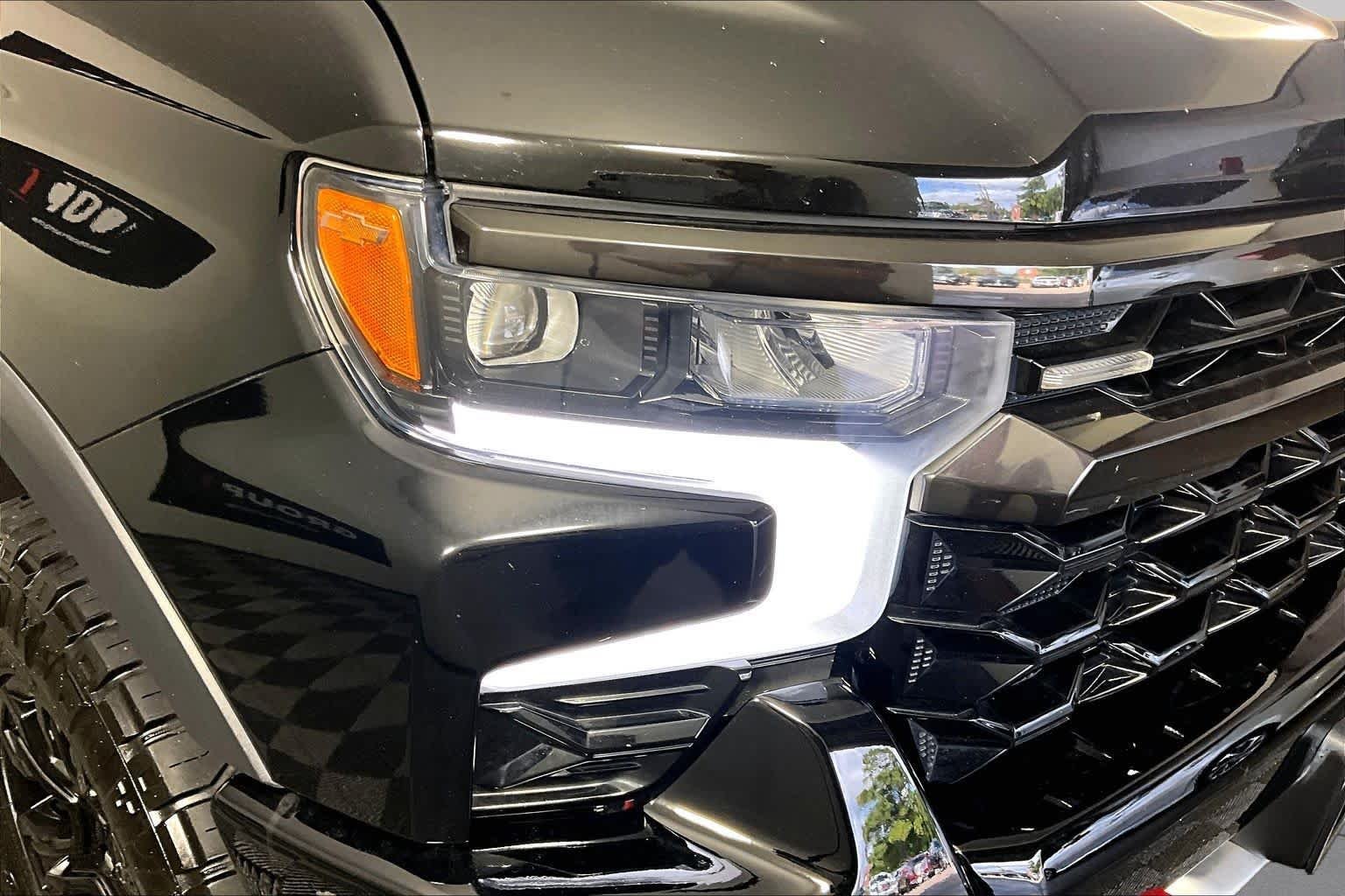 Used 2022 Black Chevrolet ZR2 image 27