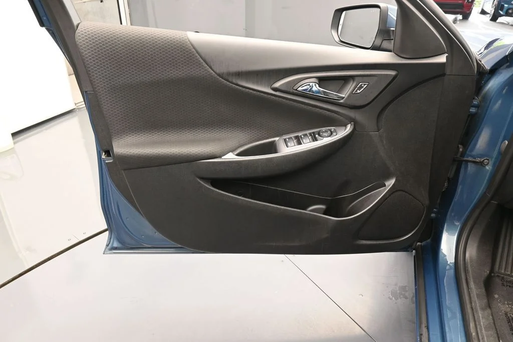 Used 2025 Lakeshore Blue Metallic Chevrolet LT image 12