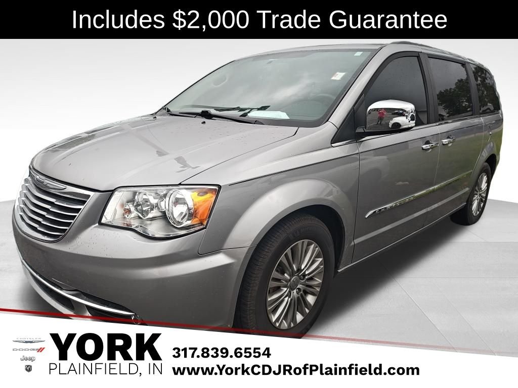 2016 Chrysler Town & Country Anniversary Edition's photo