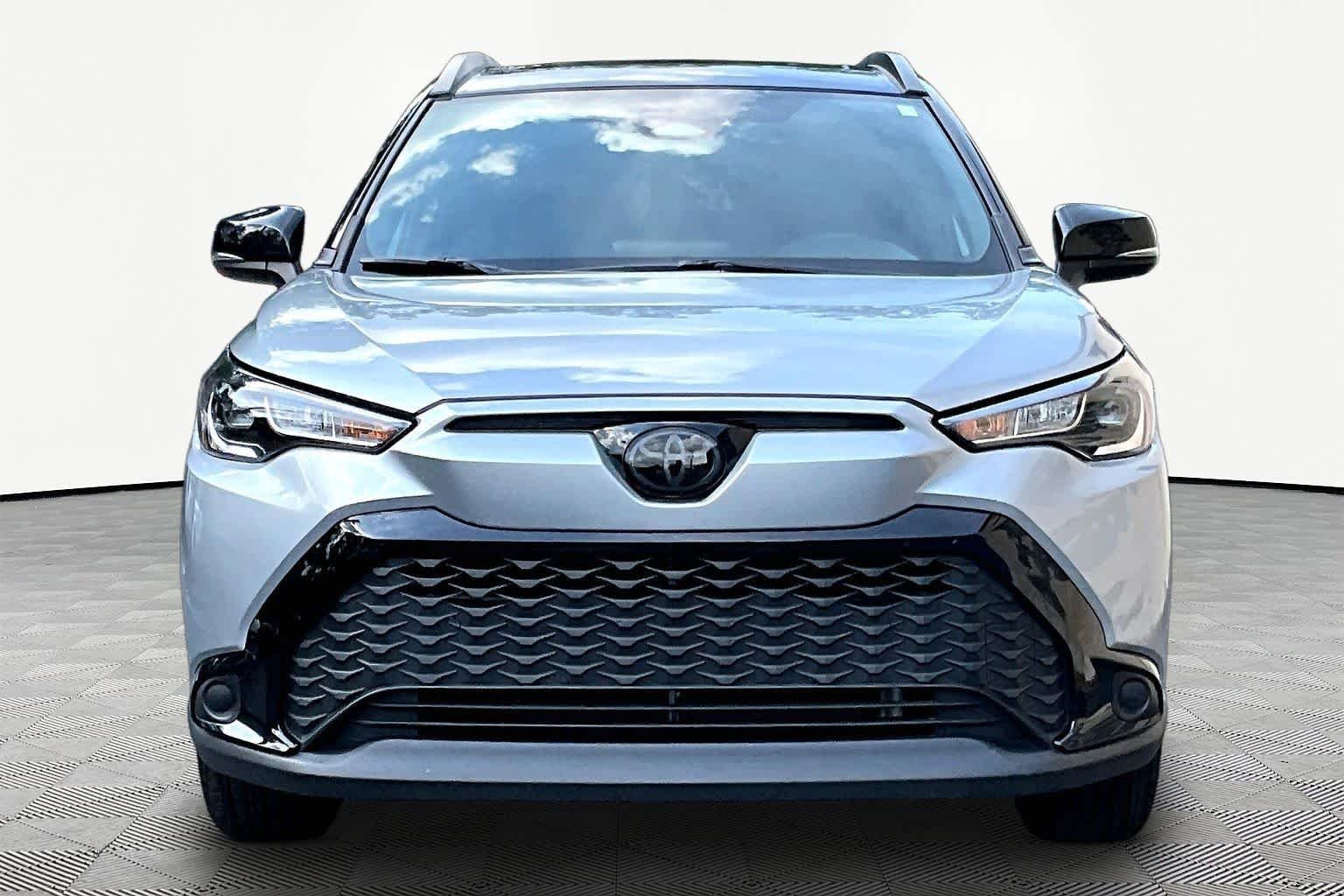 Used 2024 Sonic Silver/Jet Black Toyota Hybrid SE image 4