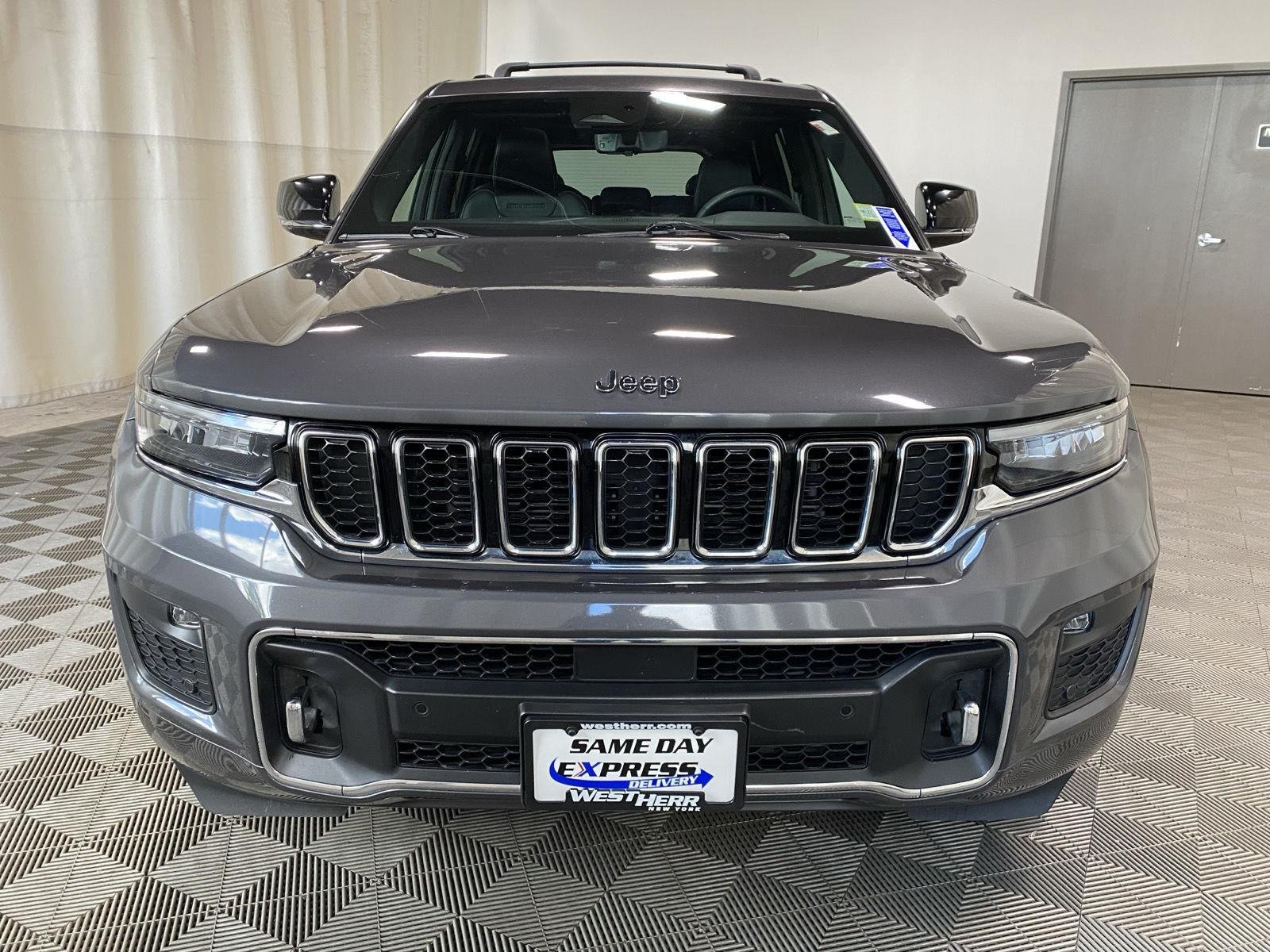 Used 2024 Baltic Gray Metallic Clearcoat Jeep Overland image 3
