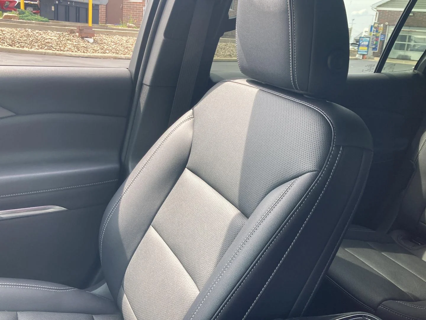 Used 2025 Mosaic Black Metallic Chevrolet AWD LT image 22