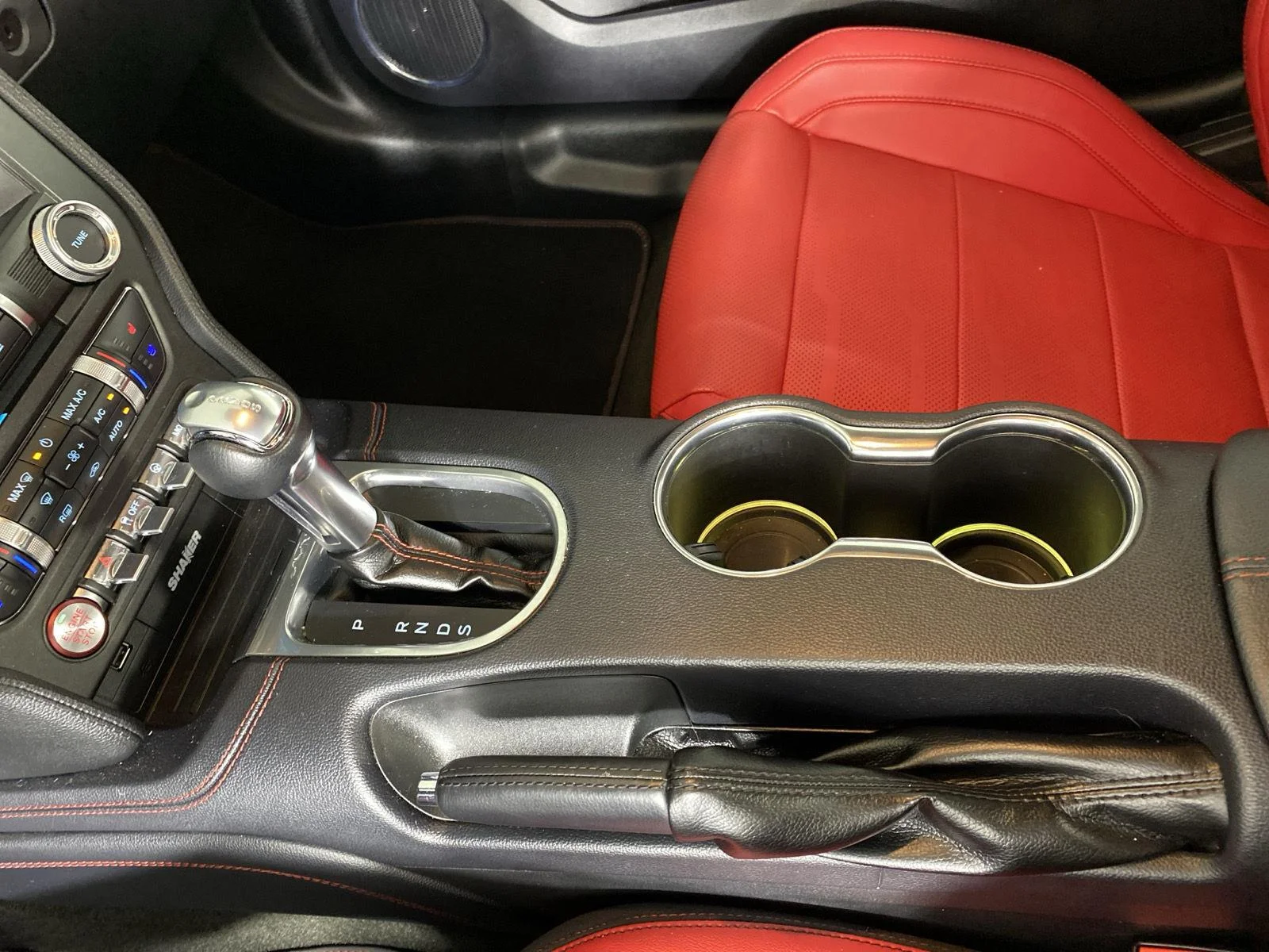Used 2018 Oxford White Ford GT Premium image 22