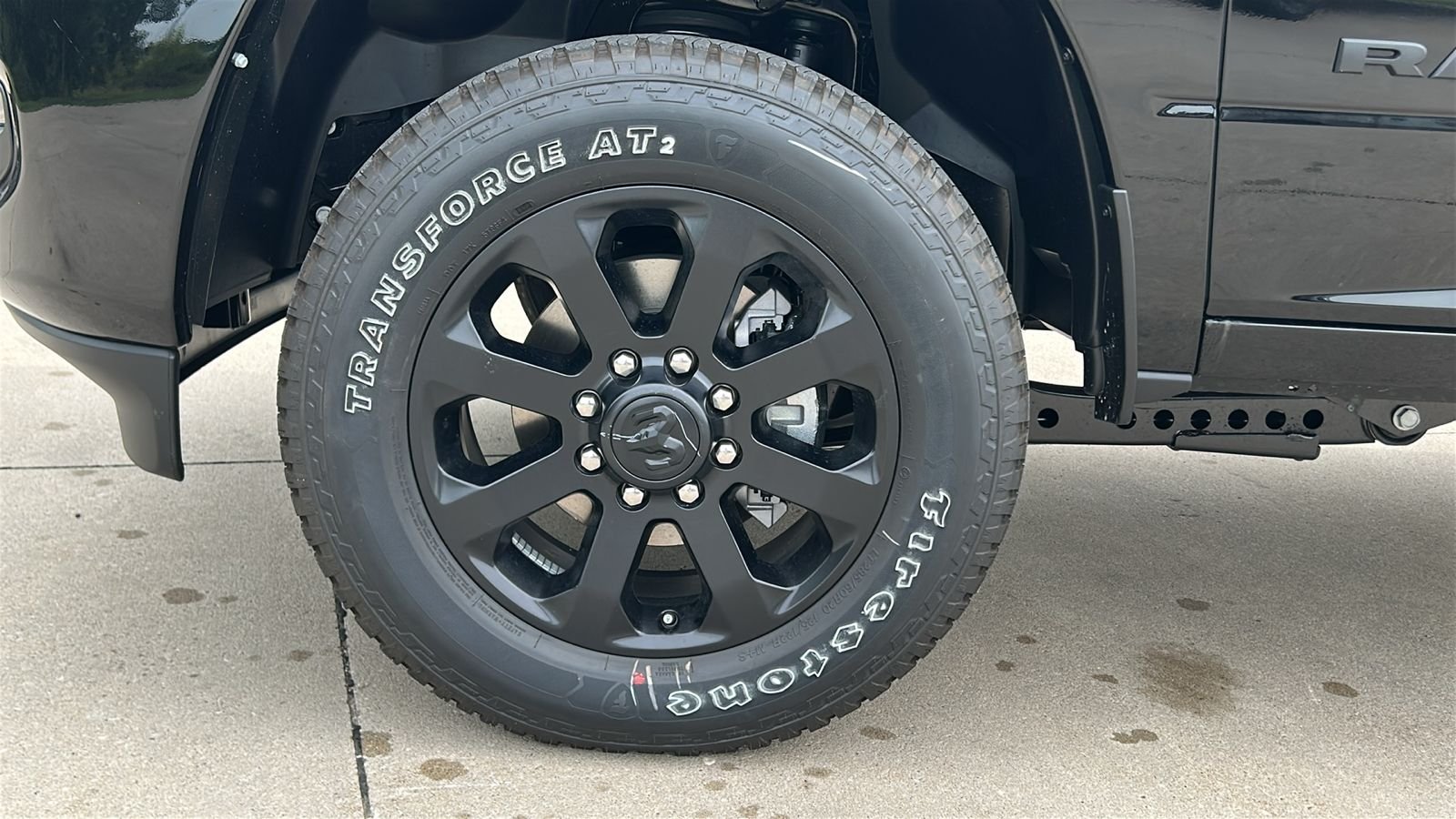 New 2026 Diamond Black Crystal Pearl-Coat Exterior Paint RAM Laramie image 10