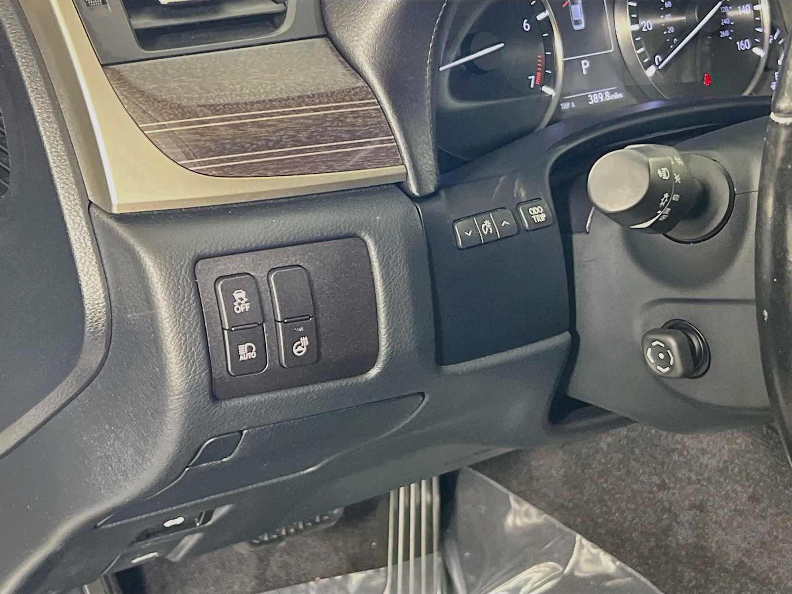 Used 2018 Atomic Silver Lexus  image 10