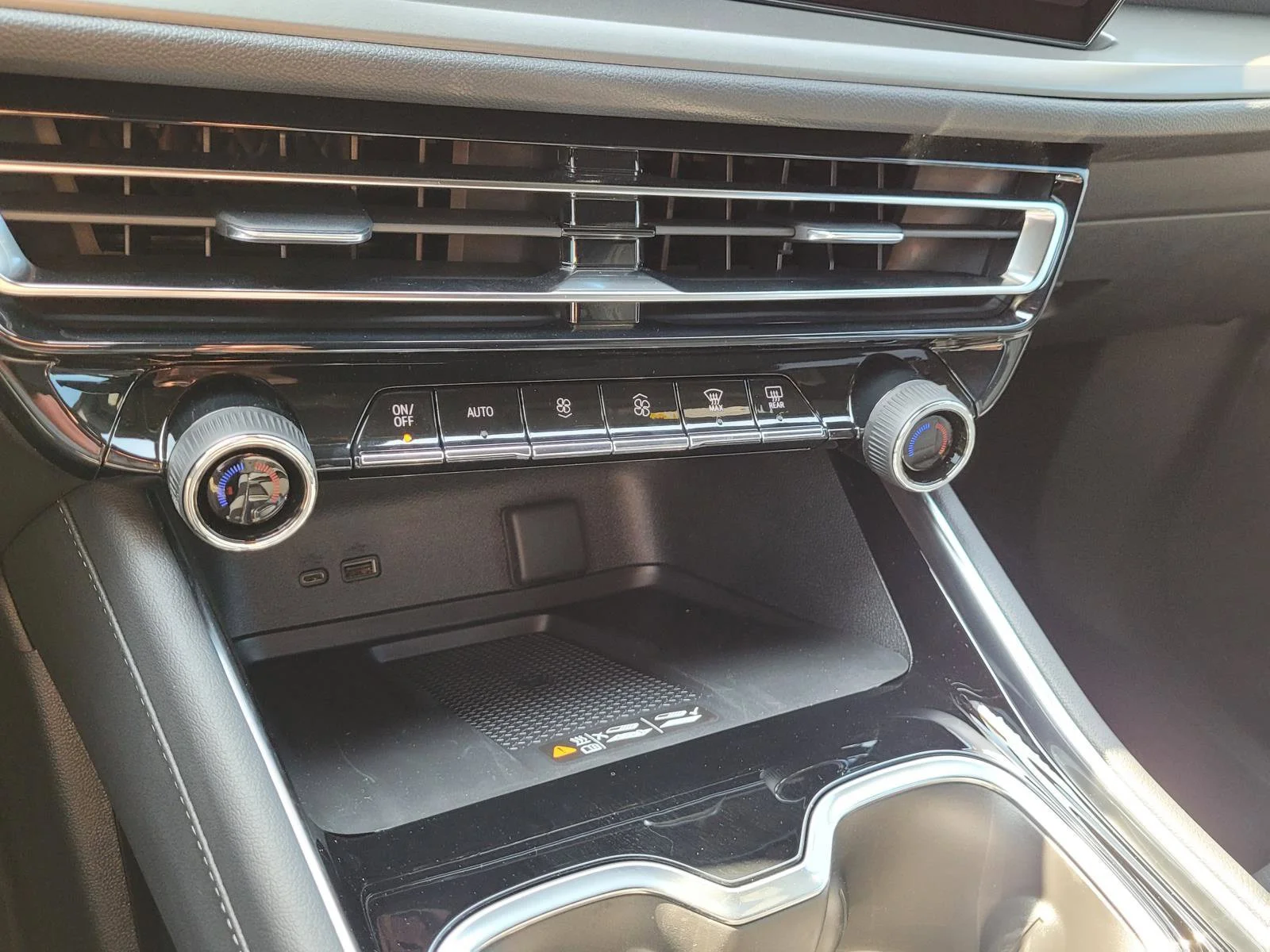 2027 Chevrolet Traverse LT - Photo 21