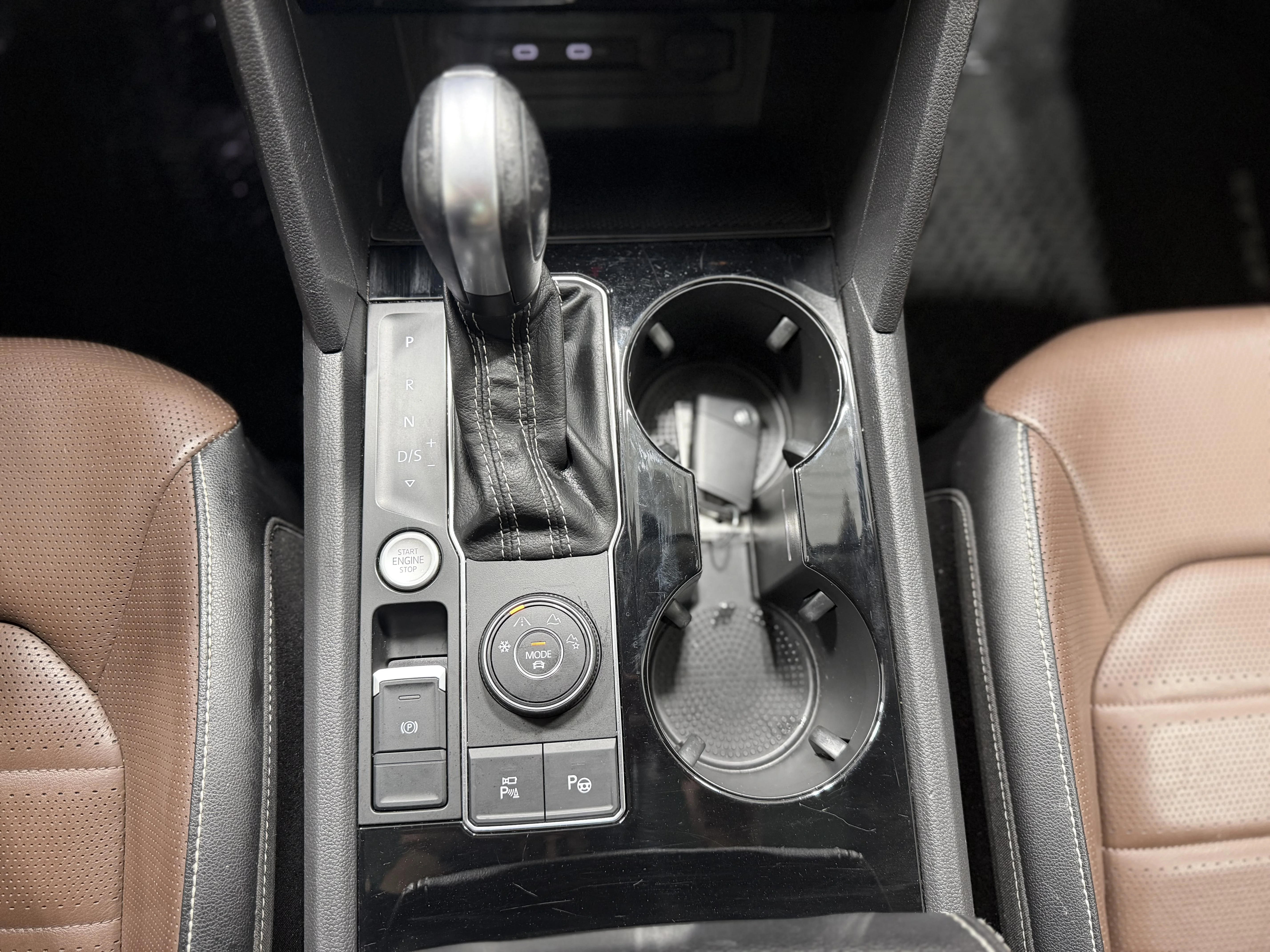 Used 2021  Volkswagen 3.6L V6 SEL Premium image 19