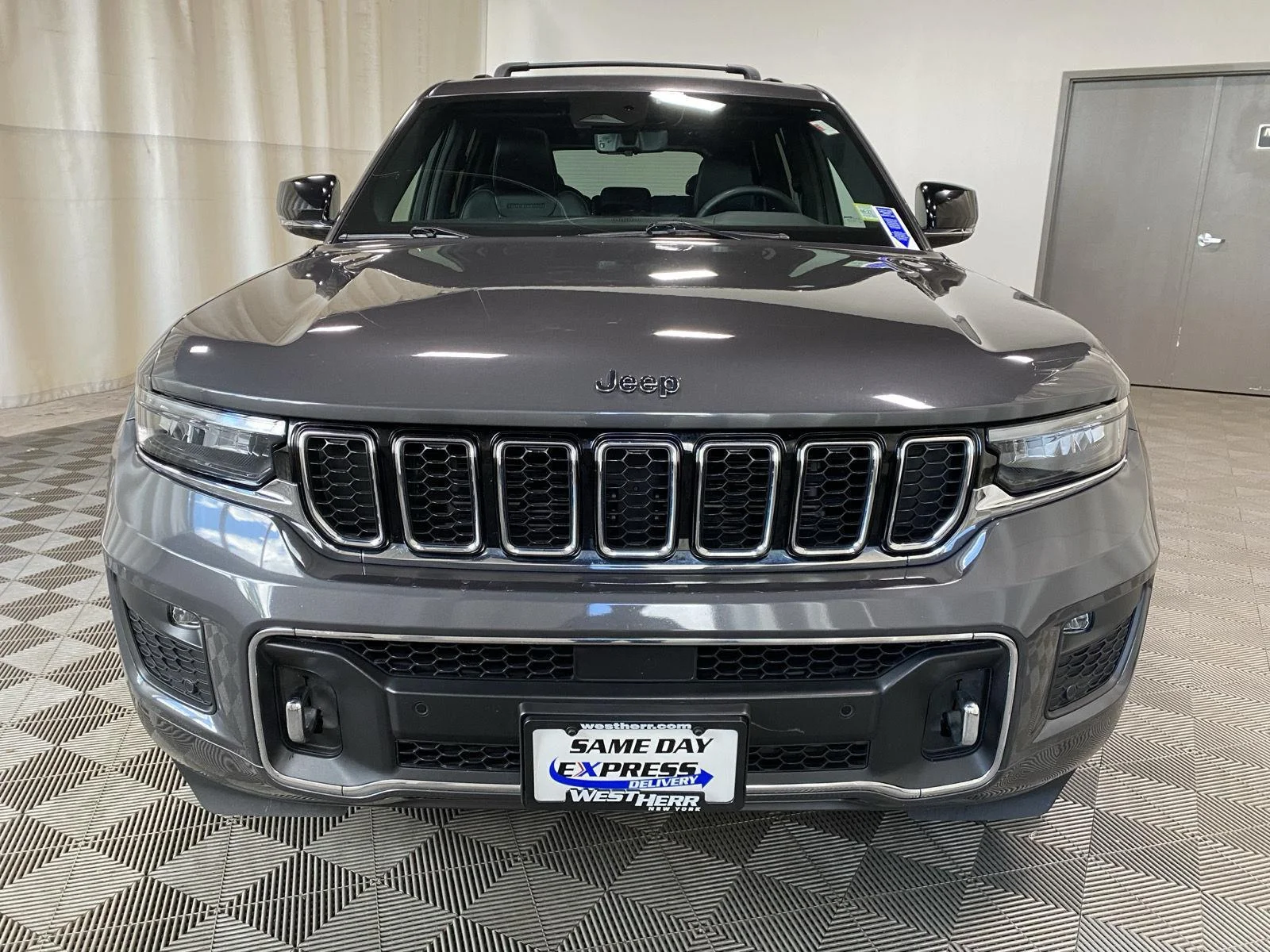 Used 2024 Baltic Gray Metallic Clearcoat Jeep Overland image 3