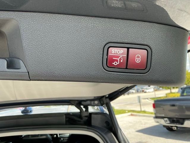 Used 2016 Gray Mercedes-Benz GL 550 image 17