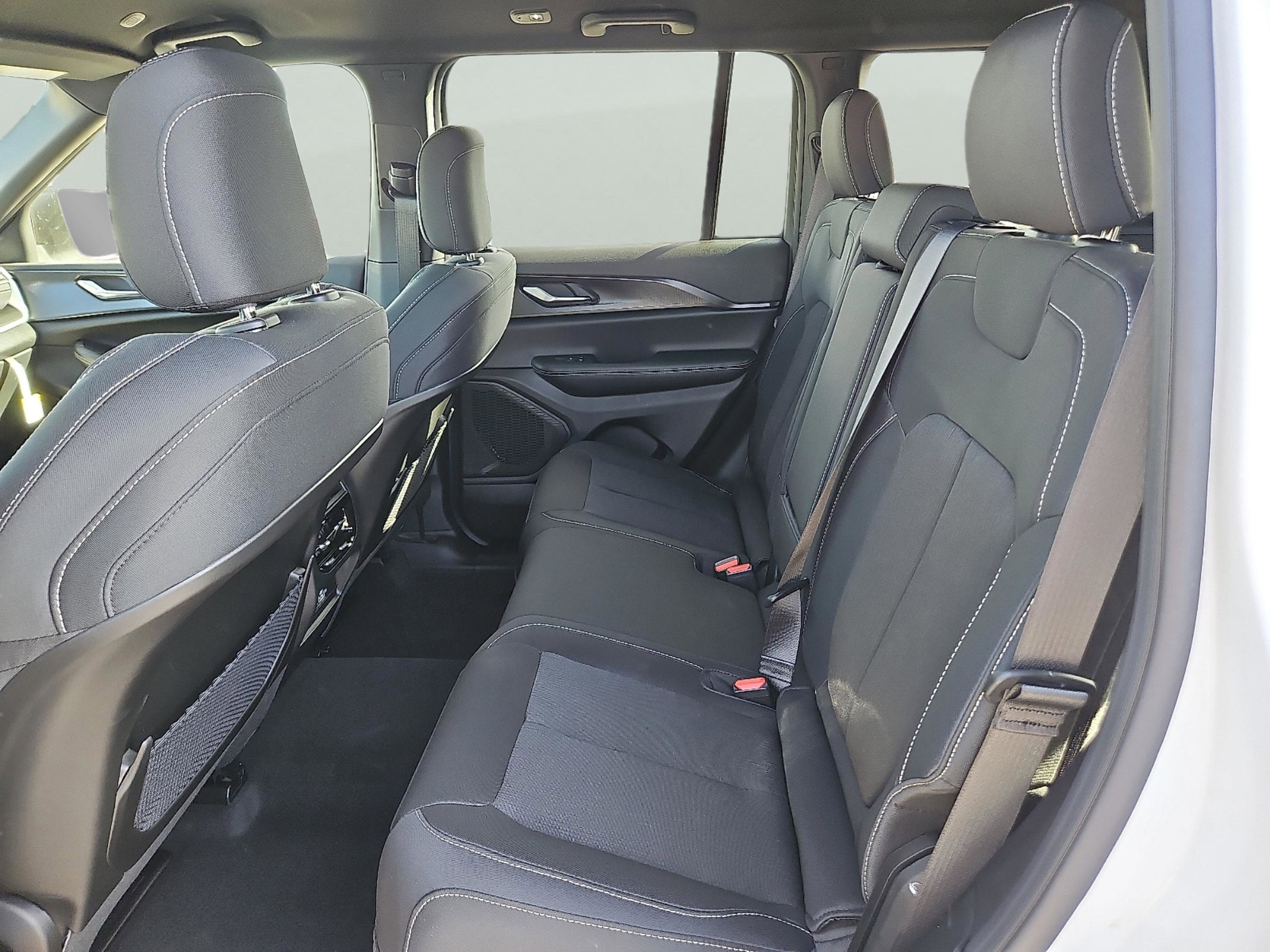 New 2025 Bright White Clear-Coat Exterior Paint Jeep Laredo image 14
