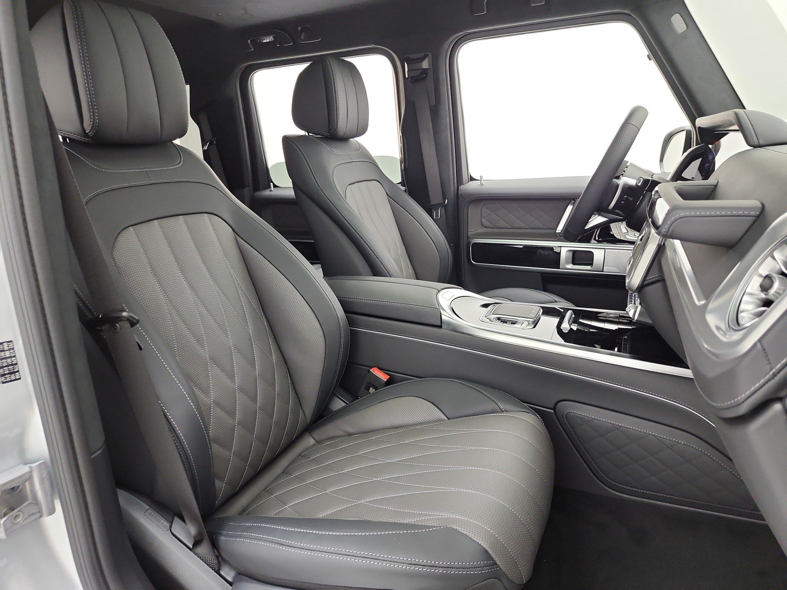 New 2027 Iridium Silver Metallic Mercedes-Benz G 580e SUV image 14