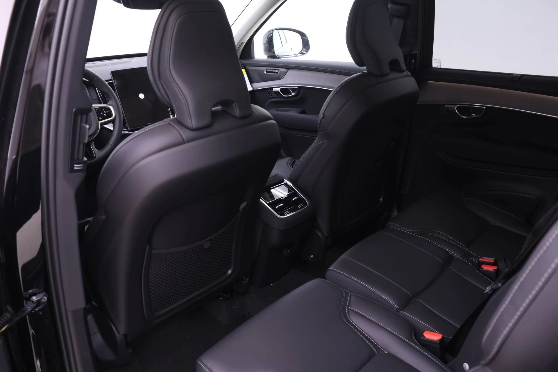 New 2026 Black Volvo B6 Ultra image 13