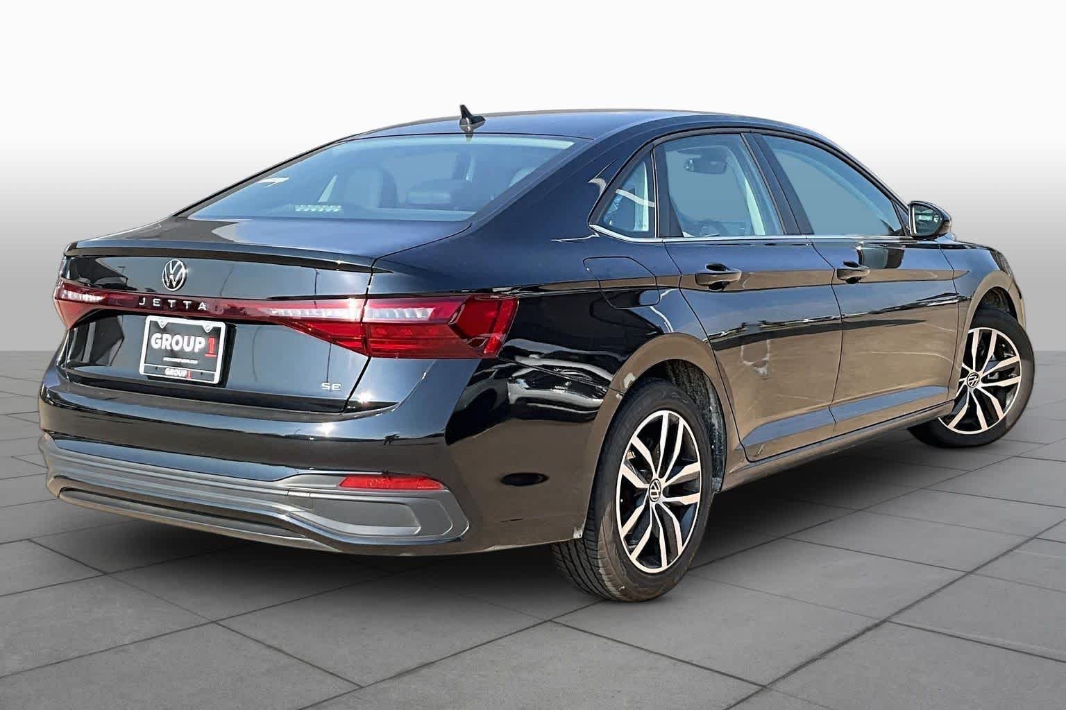Used 2025 Monterey Blue Volkswagen SE image 12
