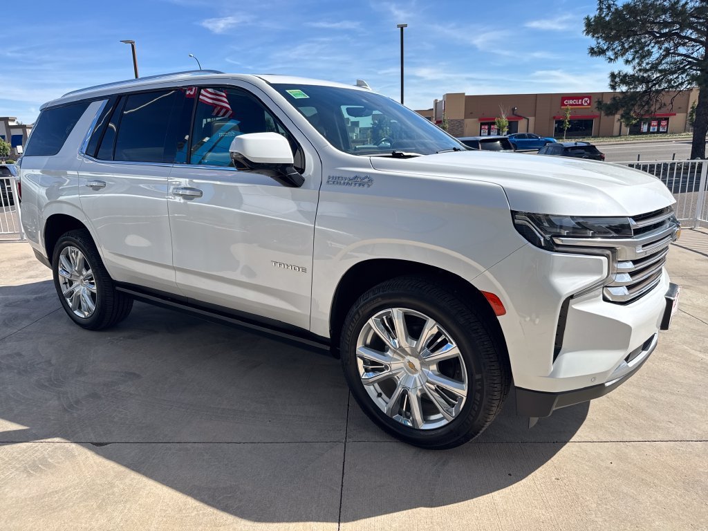 Used 2022 IRIDESCENT PEARL TRICOAT Chevrolet High Country image 7
