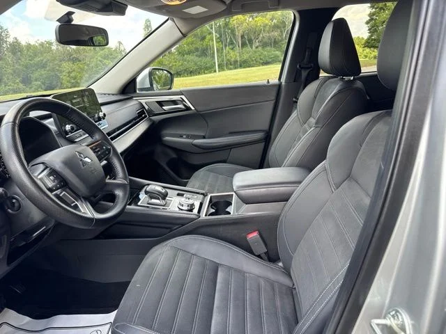 Used 2023 Silver Mitsubishi SE image 15