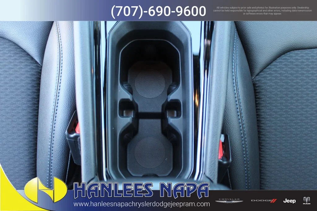 Used 2026 White Jeep Latitude image 17