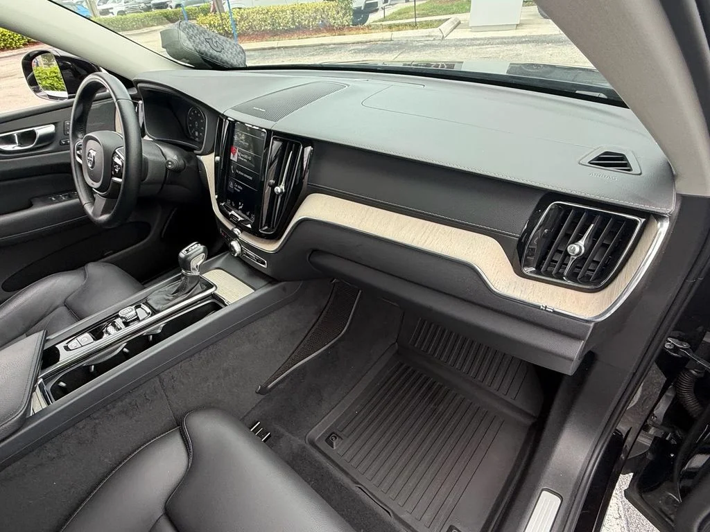 Used 2020 Black Volvo T6 Inscription image 19