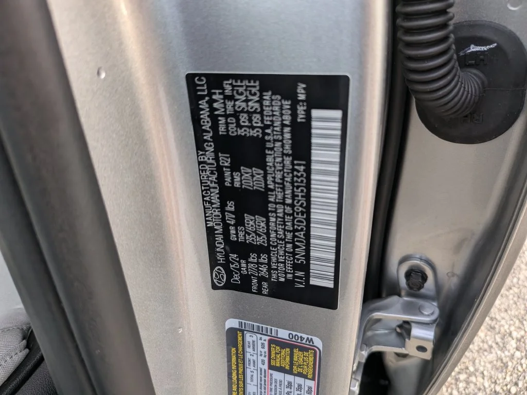 Used 2025 Silver Hyundai SE image 32