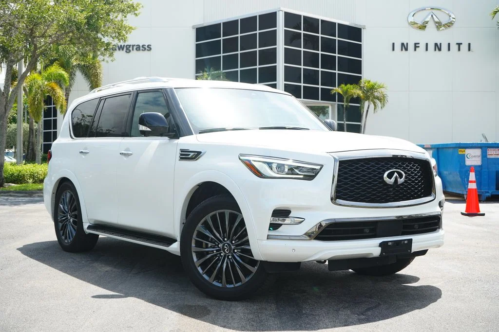 Used 2024 White INFINITI Sensory image 1