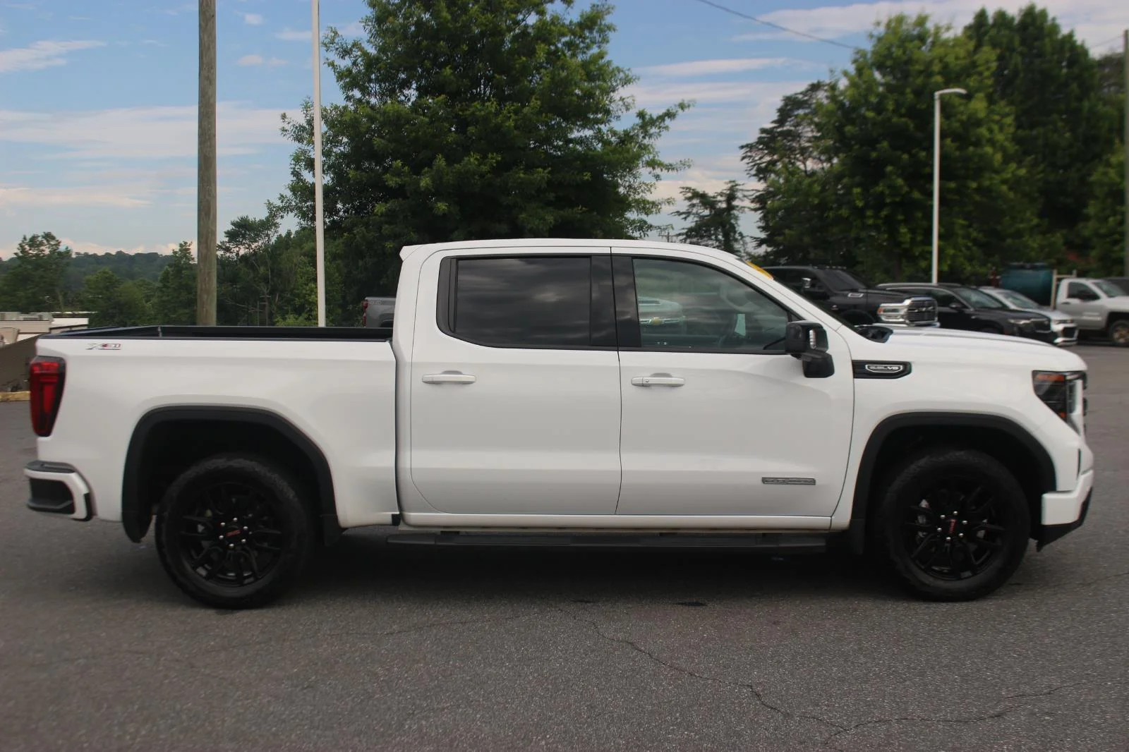 Used 2024 Summit White GMC Elevation image 8