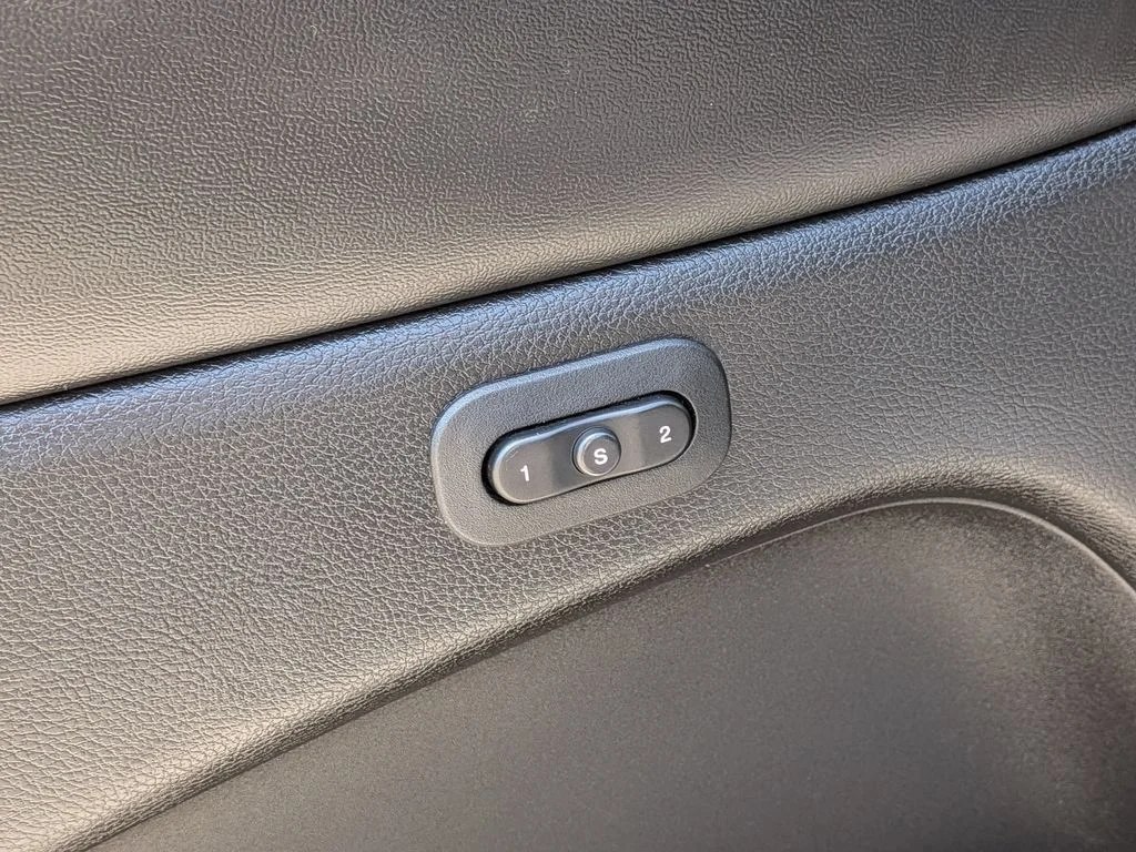 Used 2020 Blue Jeep Limited image 13