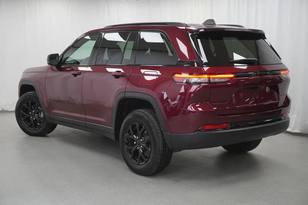 Used 2025 Red Jeep Altitude X image 14