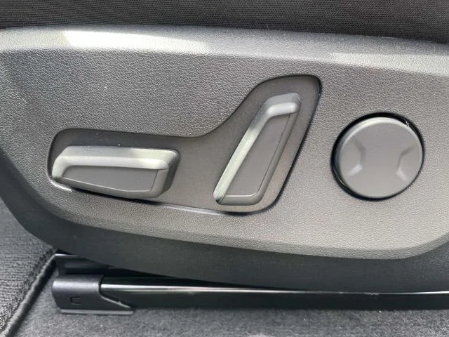 New 2026 Gray Kia Wind image 25