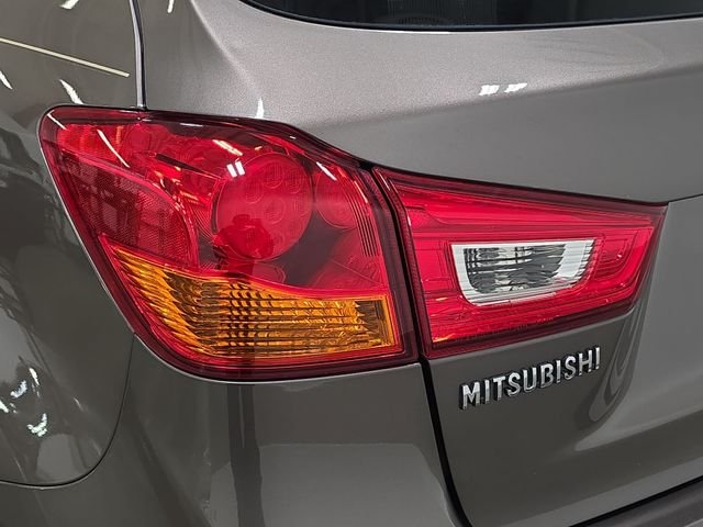 Used 2016 Black Mitsubishi ES image 29