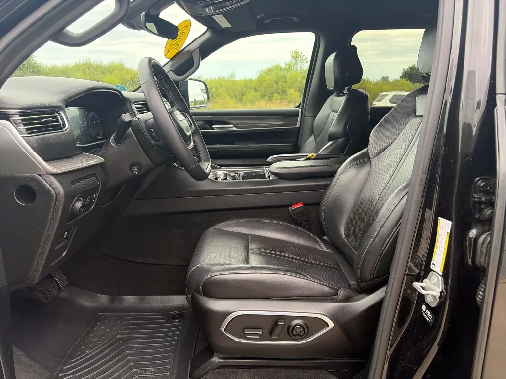 Used 2022 Black Jeep Series II image 26