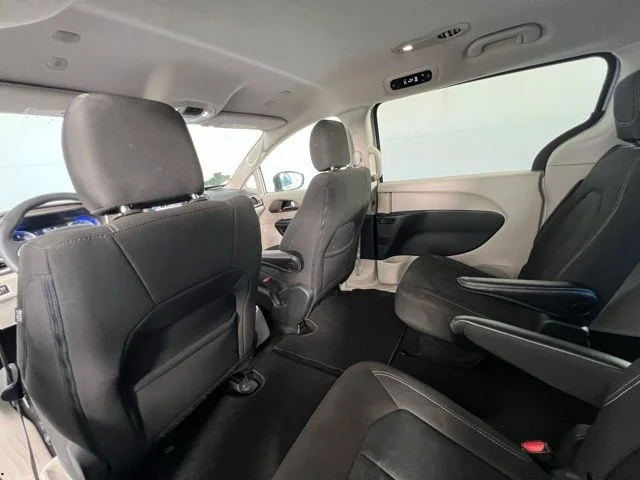 2022 Chrysler Voyager LX - Photo 13