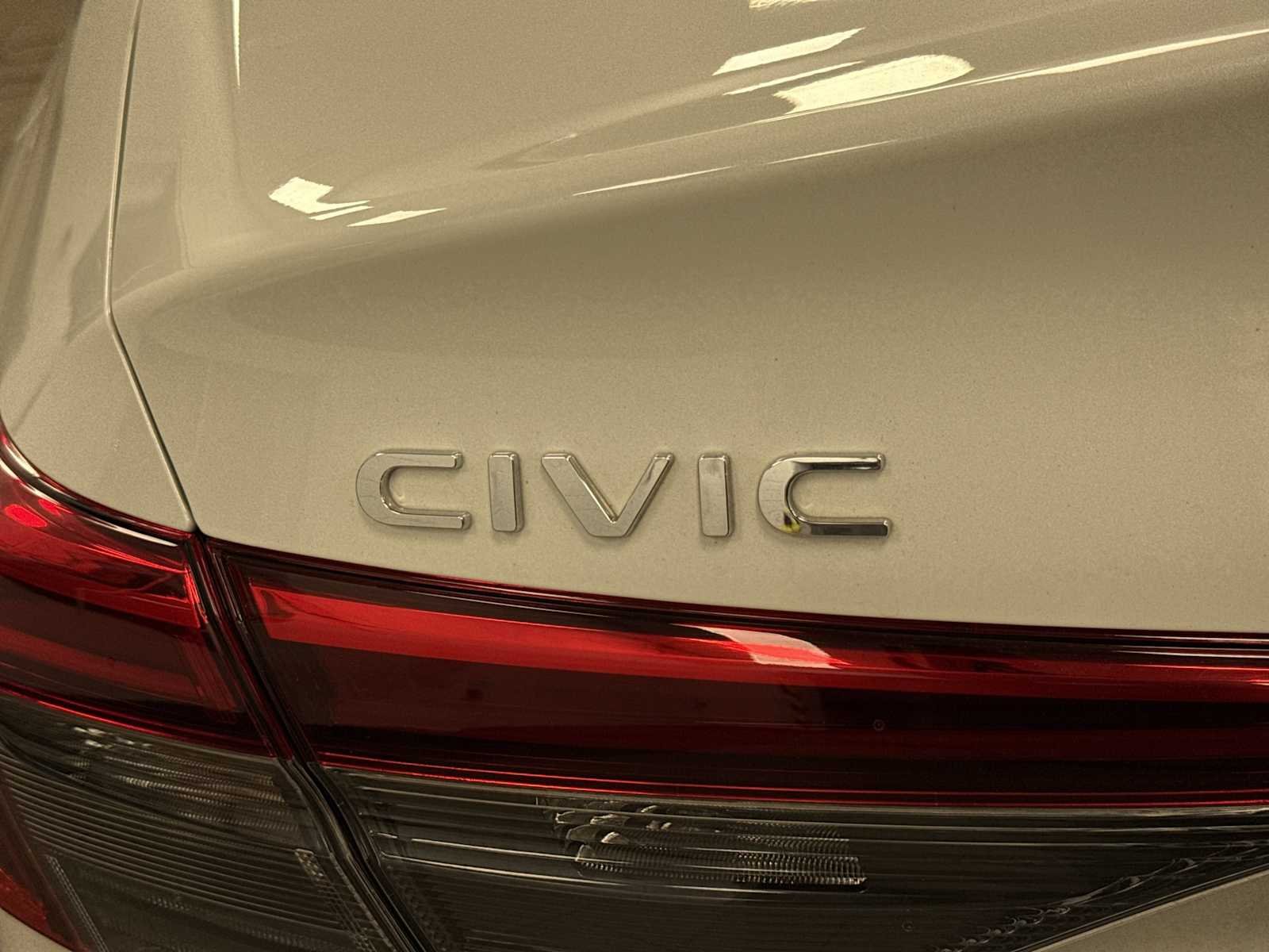 Used 2023 White Honda Touring image 27
