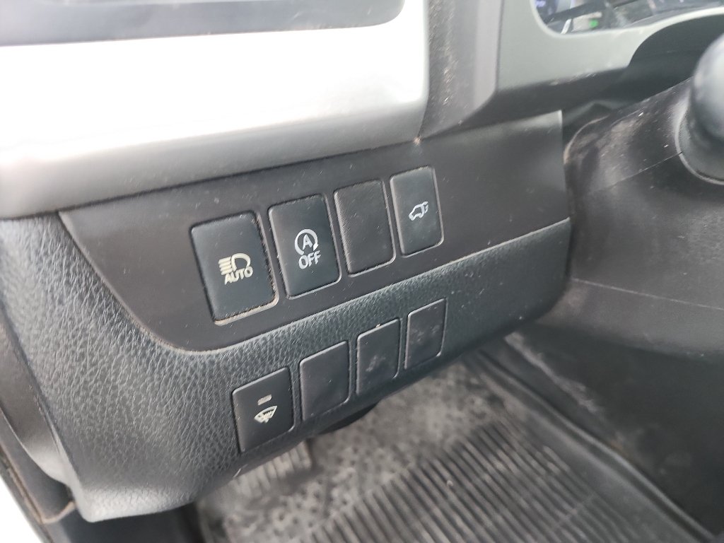 Used 2018 Blizzard Pearl Toyota SE image 20
