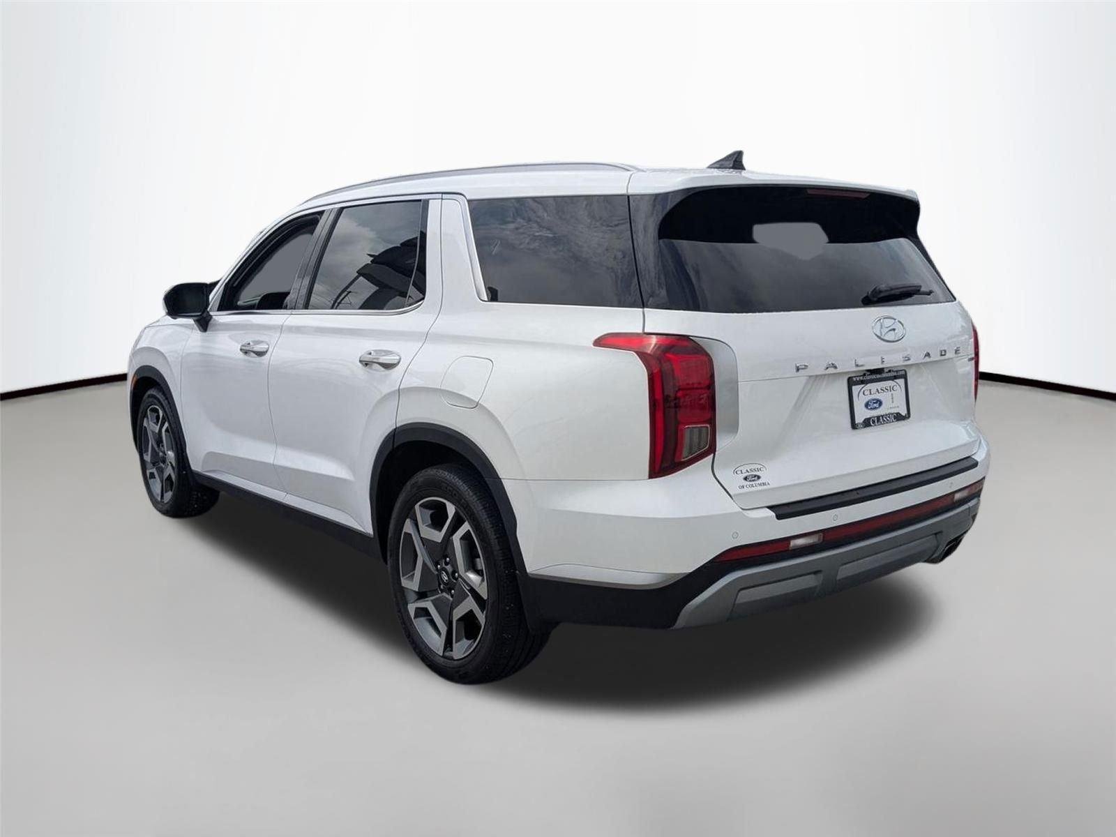 Used 2023 Silver Hyundai SEL image 8