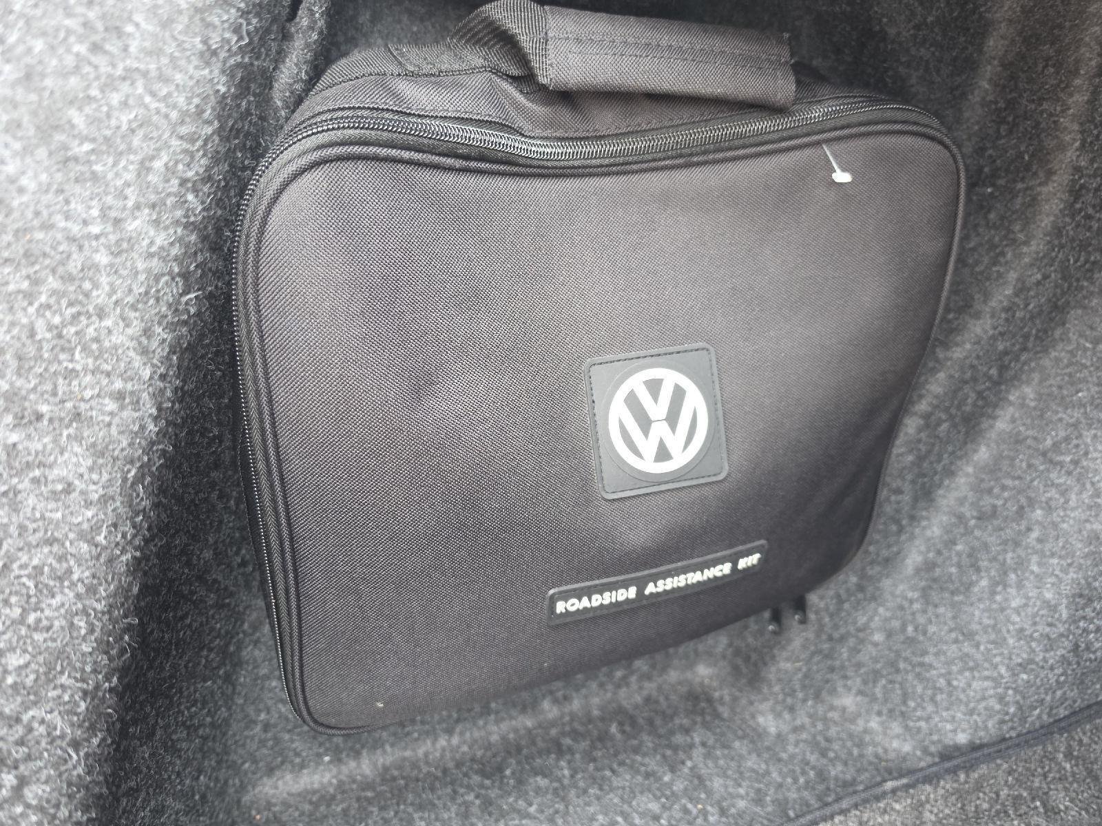 Used 2017 Silk Blue Metallic Volkswagen 1.4T S image 17