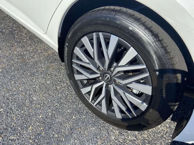 Used 2024 White Nissan 2.5 SV image 7