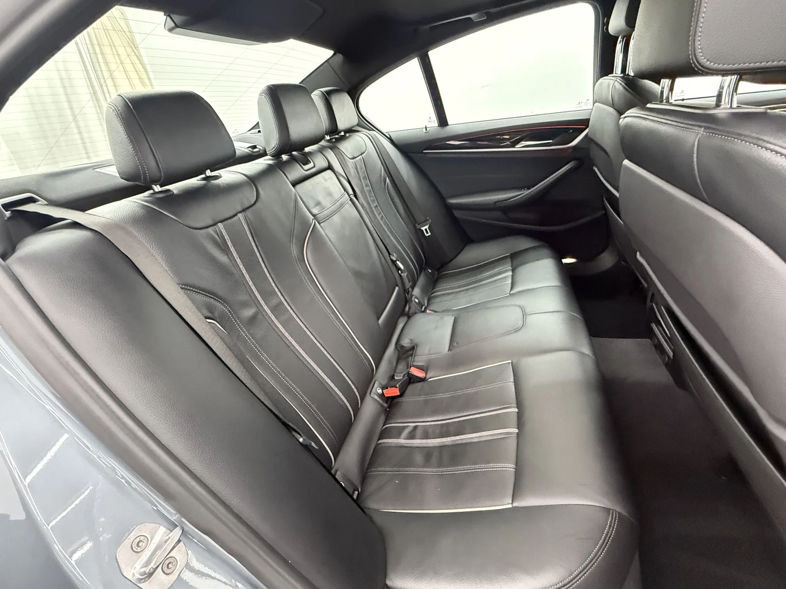 Used 2018 Bluestone Metallic BMW 530e xDrive iPerformance image 40