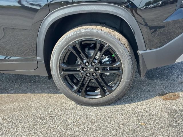 New 2026 Mosaic Black Metallic Chevrolet LT image 4