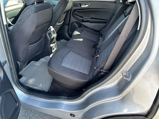 Used 2020 Silver Ford SE image 13