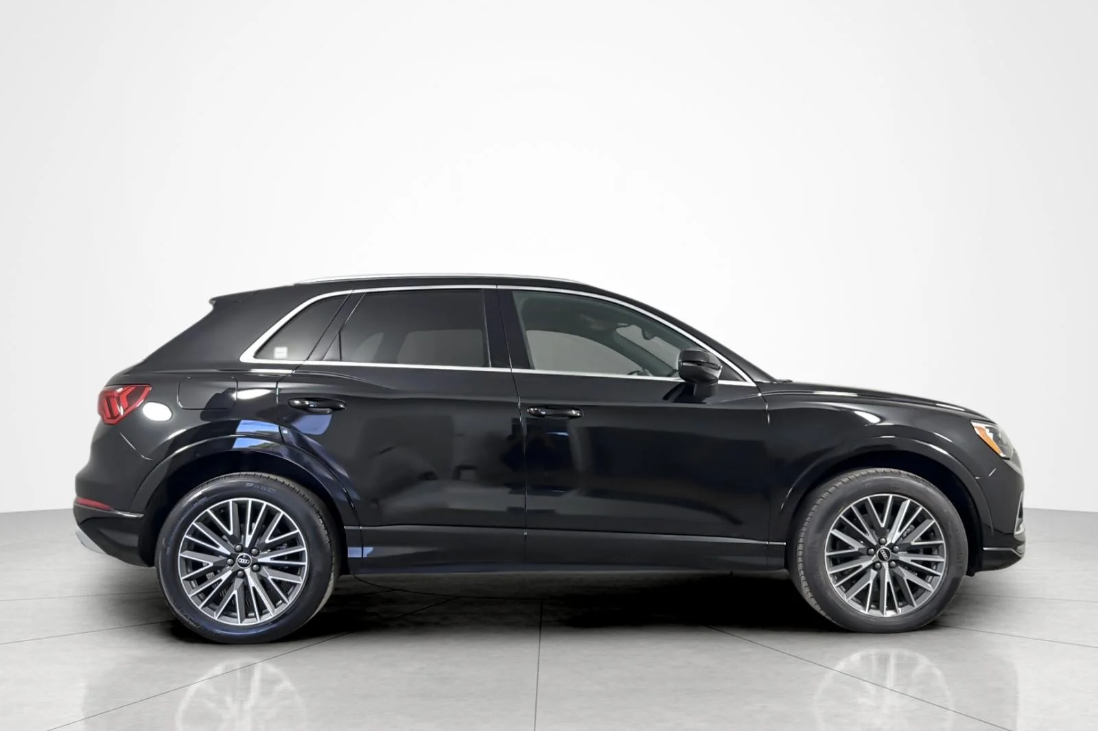 Used 2022 Mythos Black Metallic Audi Premium 40 TFSI quattro image 6