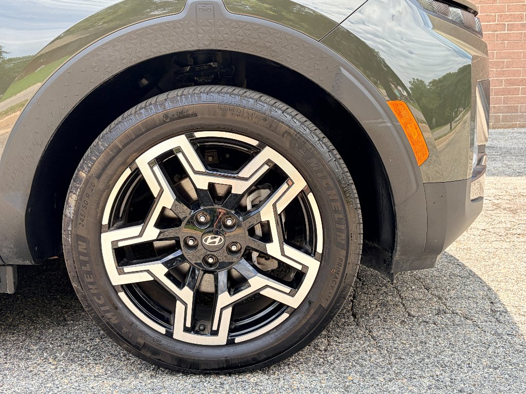 Certified Used 2025 Rockwood Green Hyundai Limited image 10